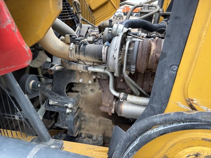 2018-deere-210lep-image-36