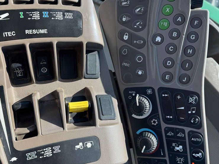 2012-john-deere-8310r-image-95