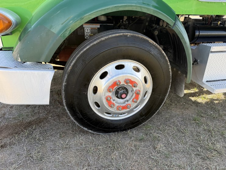 2021-peterbilt-367-image-16