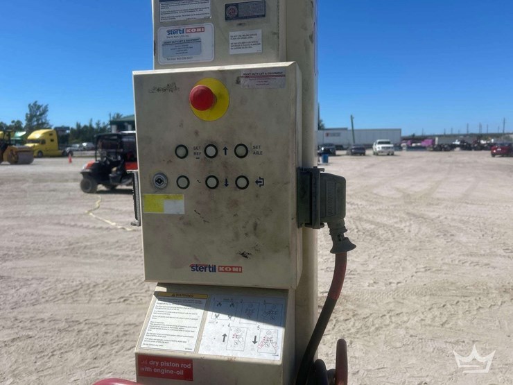 stertil-koni-18000lbs-4-post-auto-lift-image-16