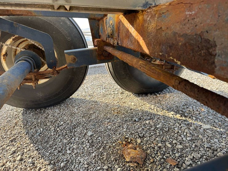 nc-8000.-pull-type-fertilizer-spreader.-8-ton-image-24