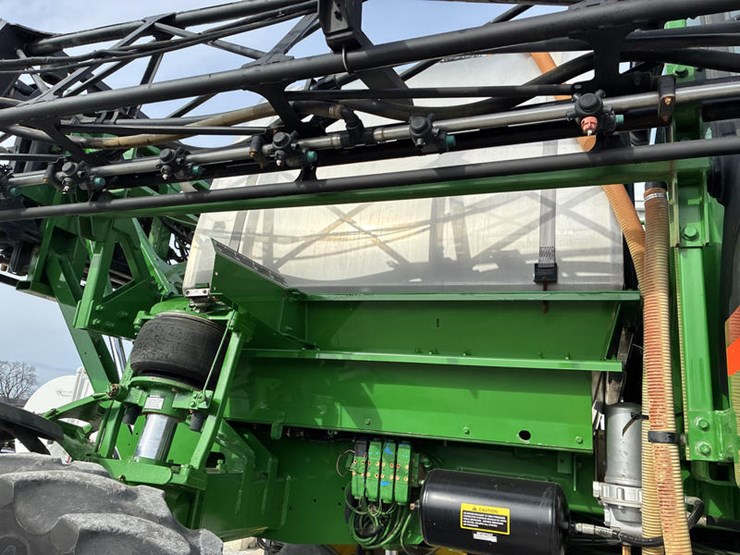 2014-john-deere-4830-image-23