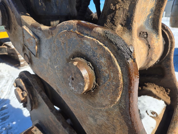 2016-deere-245g-lc-image-20