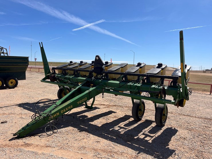 john-deere-7200-image-1