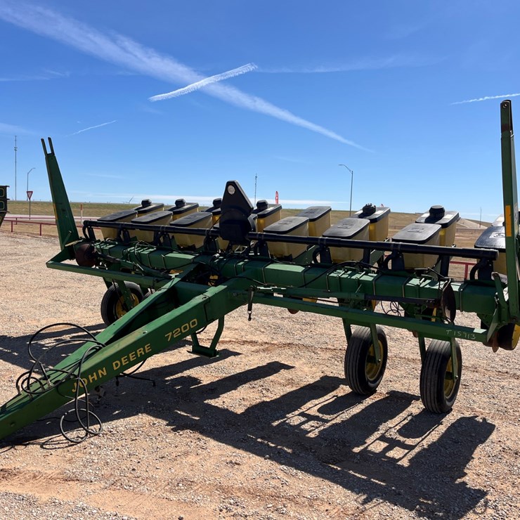 JOHN DEERE 7200