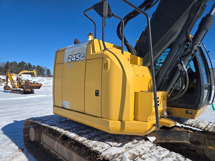 2016-deere-245g-lc-image-33