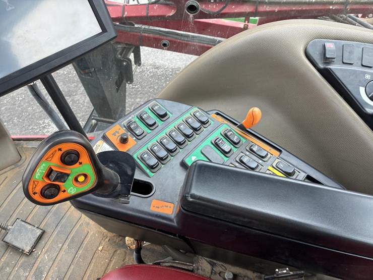 2015-case-ih-patriot-3340-image-28