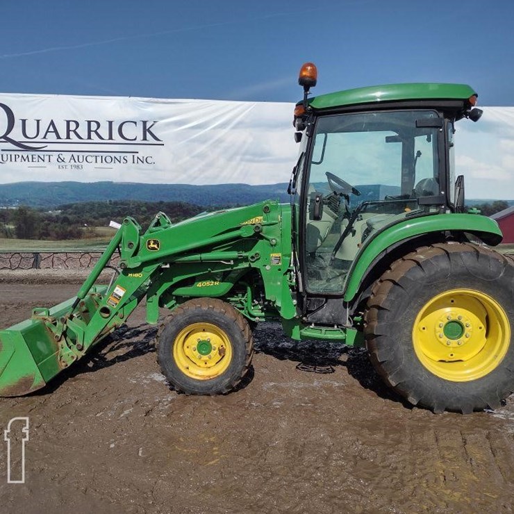 2017 JOHN DEERE 4052R