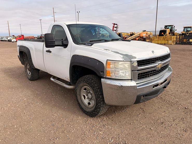 2010-chevrolet-silverado-pickup-image-2