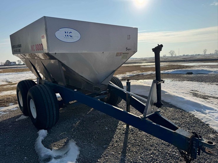 nc-8000.-pull-type-fertilizer-spreader.-8-ton-image-2