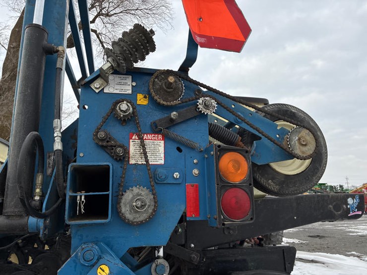 1997-kinze-2600-image-46