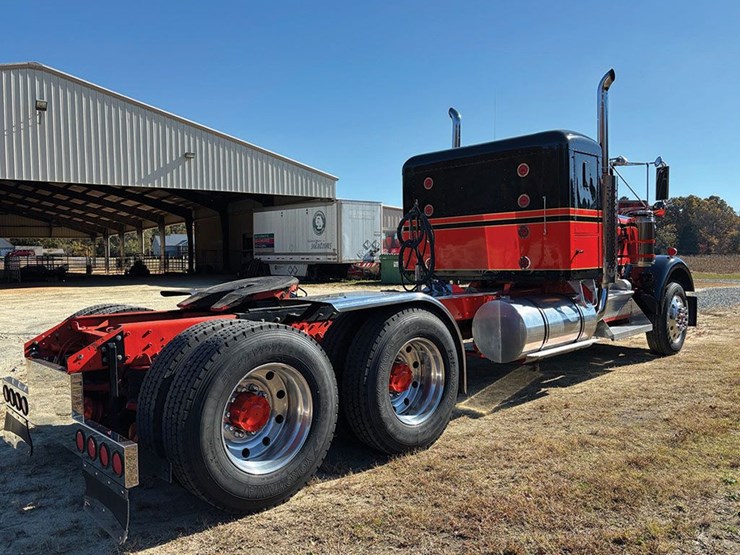 1981-kenworth-w900-image-4