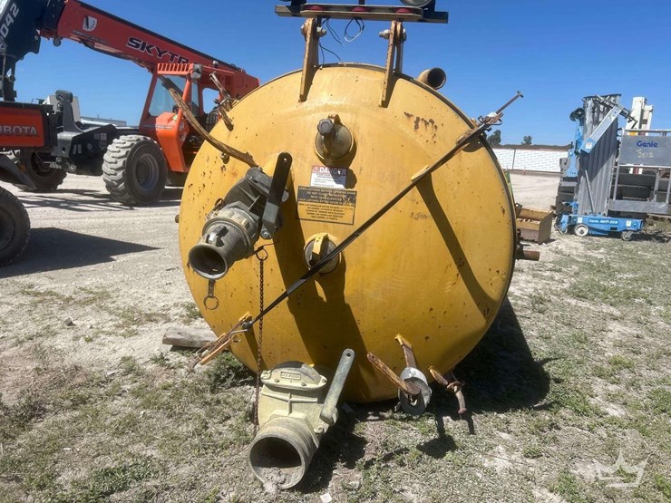 liquid-holding-tank-with-door-image-5