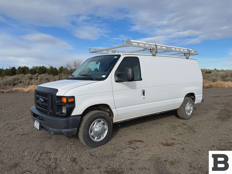 2010-ford-cargo-image-1