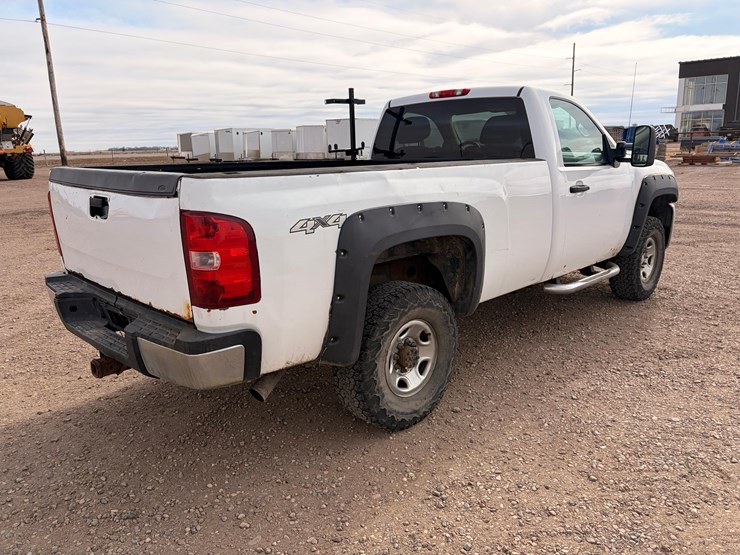 2010-chevrolet-silverado-pickup-image-3