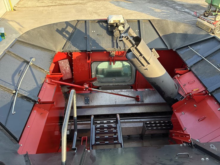 2010-case-ih-8120-image-95