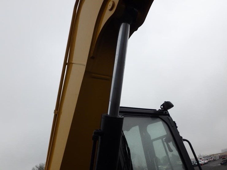 caterpillar-307.5-image-26