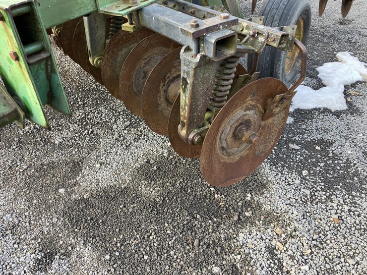 john-deere-235-image-3