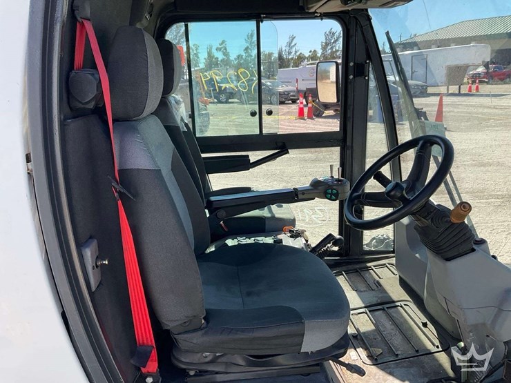 2018-johnston-c201-compact-street-sweeper-image-6