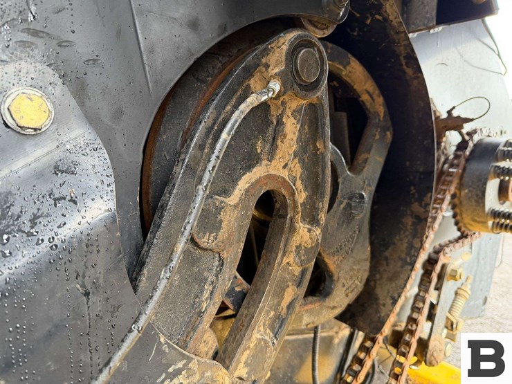 new-holland-340-image-45