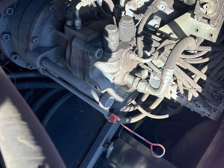 2015-hitachi-zx210-lc-image-11