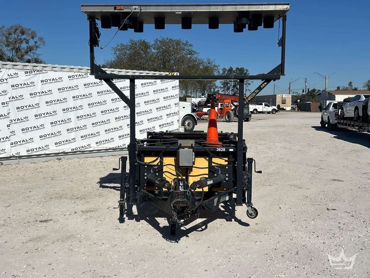 2011-energy-absorption-systems-tma9000-19ft-attenuator-trailer-image-14