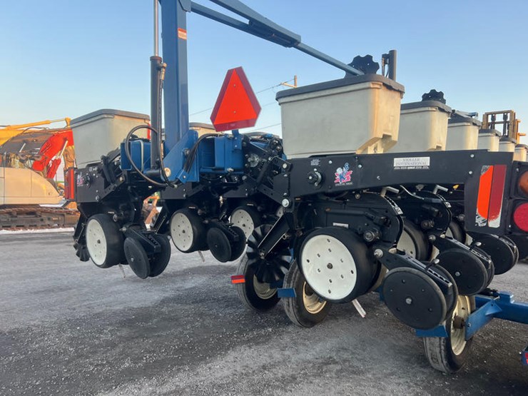 2004-kinze-3500-image-11