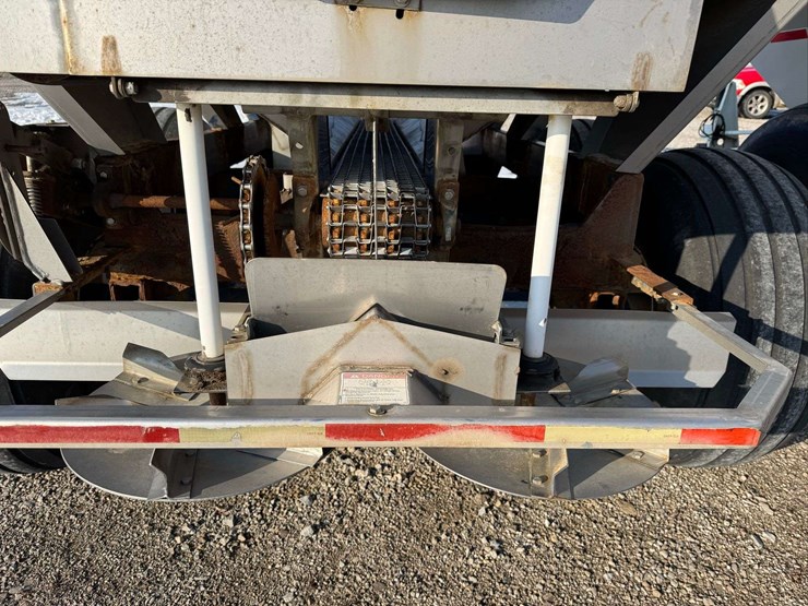 nc-8000.-pull-type-fertilizer-spreader.-8-ton-image-9