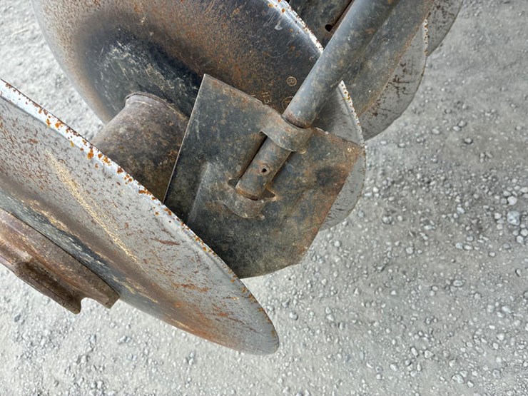 john-deere-2310-image-26