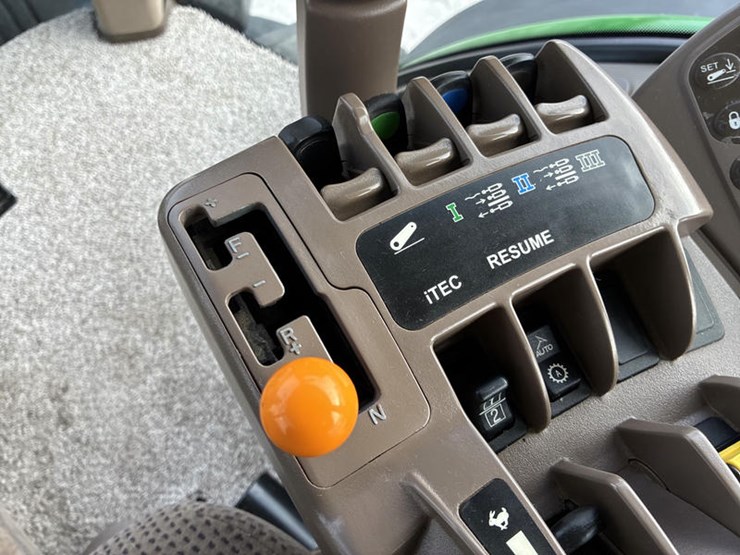 2012-john-deere-8260r-image-72