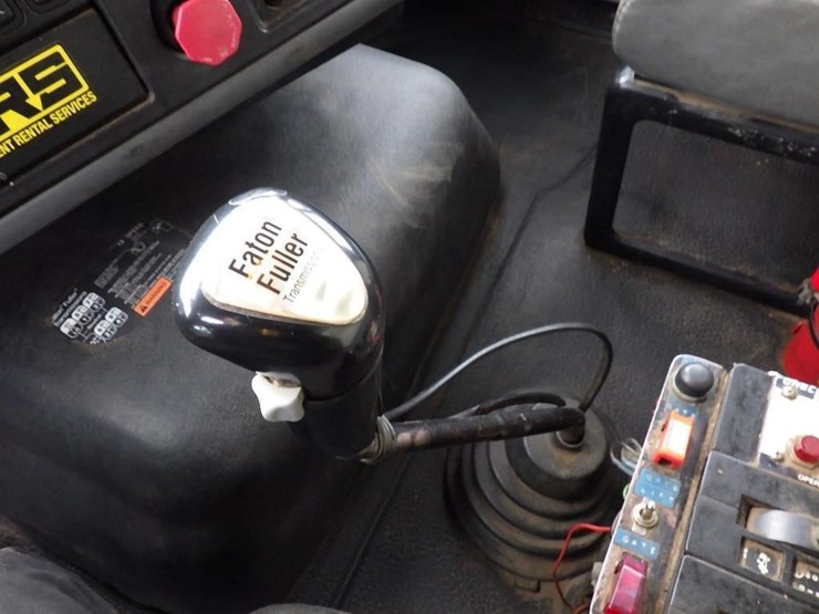 2007-international-7600-image-39