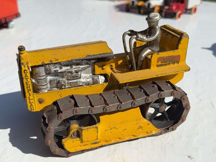 caterpillar-30-image-2