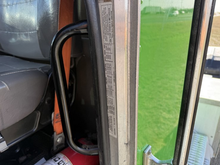 2021-peterbilt-367-image-19