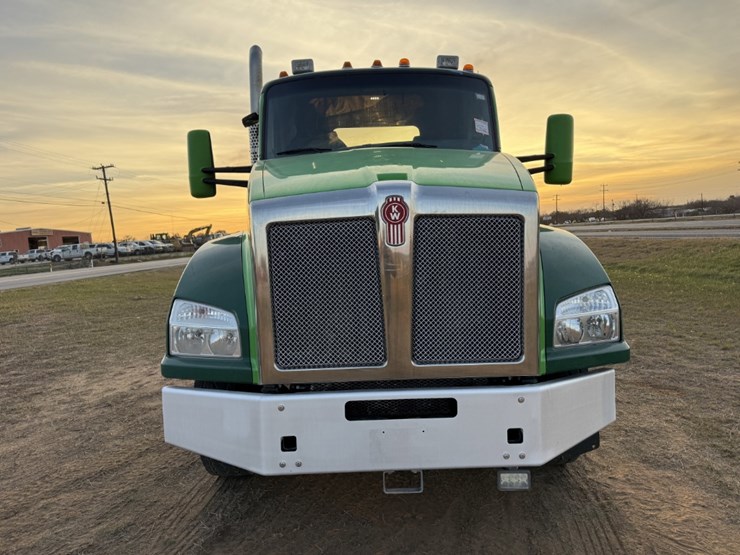 2019-kenworth-t880-image-2