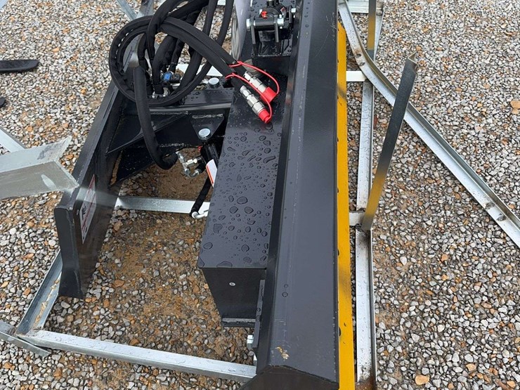 unused-skid-steer-dozer-blade(with-controller)-image-3