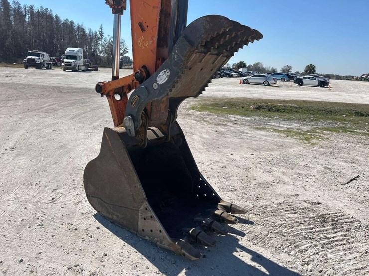 2015-hitachi-zx210-lc-image-22