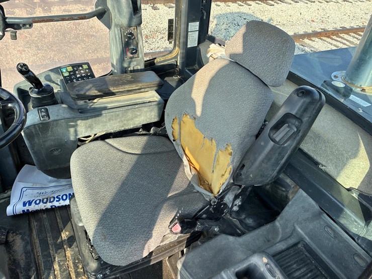 2011-deere-544k-image-28