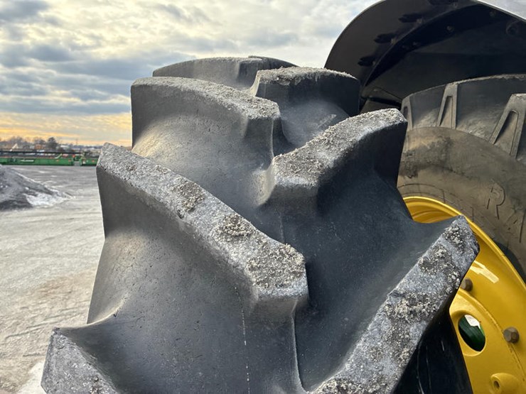 2012-john-deere-8260r-image-47