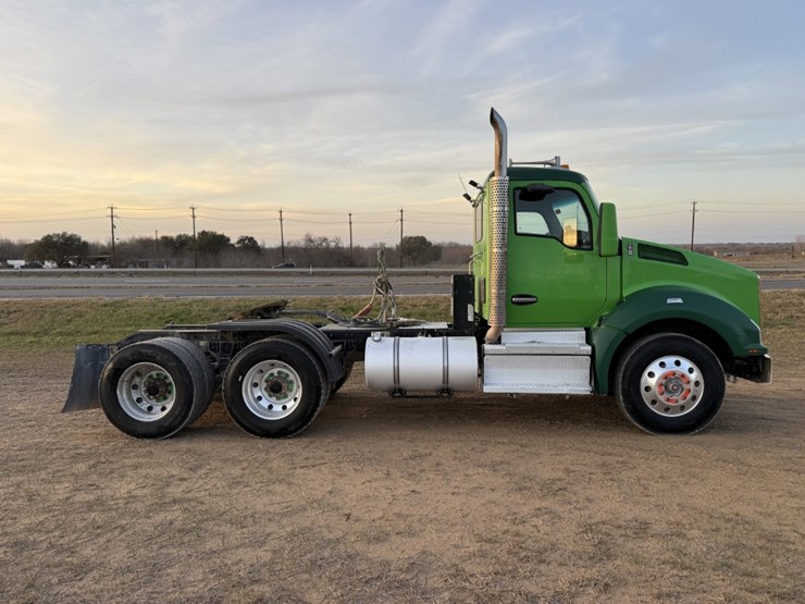 2019-kenworth-t880-image-4