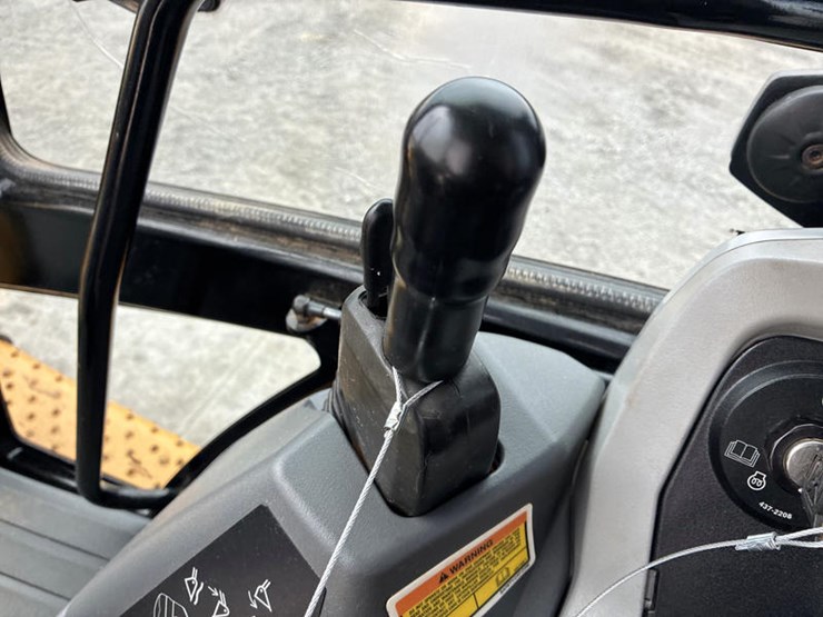 2017-caterpillar-415f2-image-72