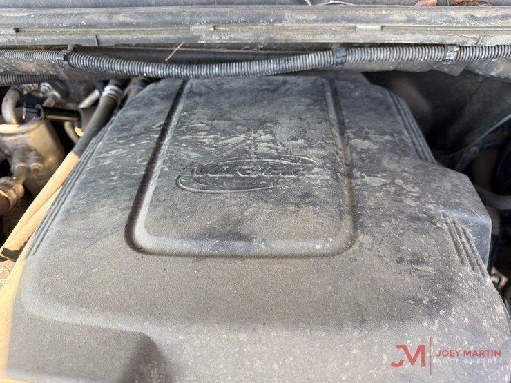 2013-chevrolet-suburban-image-12