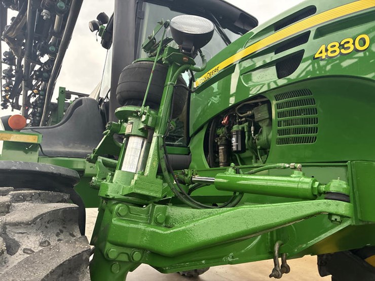 2011-john-deere-4830-image-54