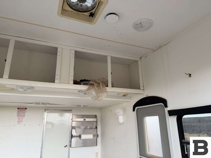 2006-raptor-3712ts-travel-trailer-image-31