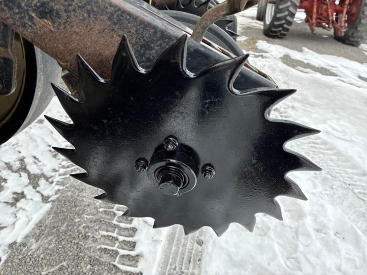 1997-kinze-2600-image-50