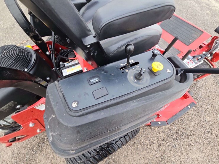 2022-ferris-is-600z-zero-turn-lawn-mower-image-26