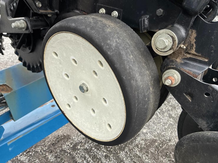 2010-kinze-3600-image-70