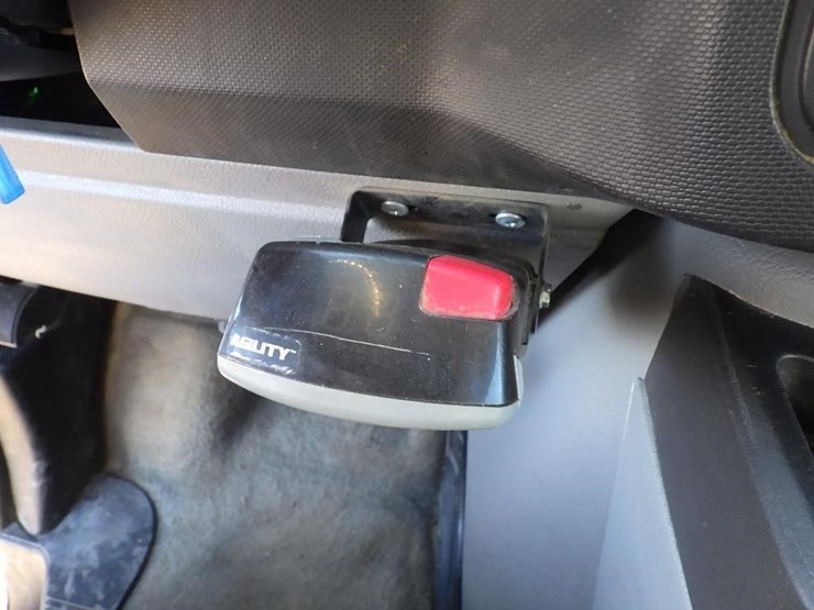 2011-ford-e350-image-25