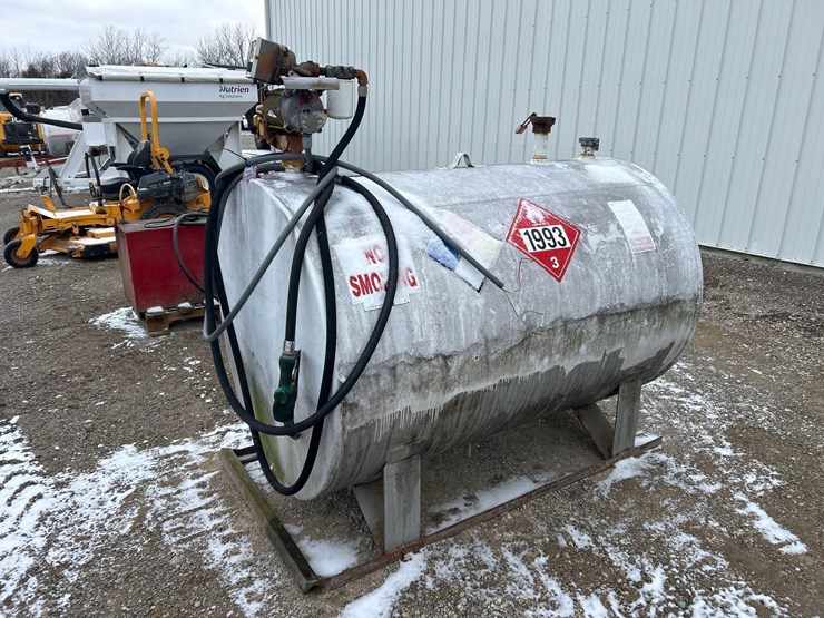 500-gallon-fuel-tank-w/-pump-image-1