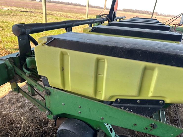 john-deere-8-image-36