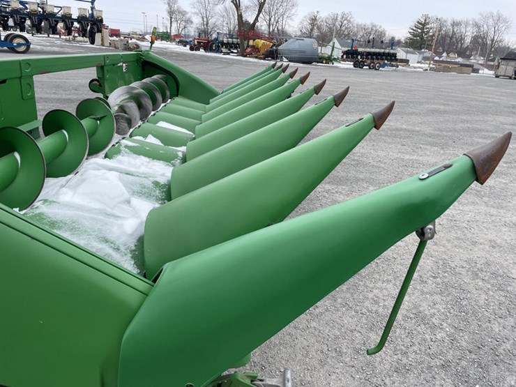 2012-john-deere-608c-image-17